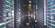 Robotic tape library